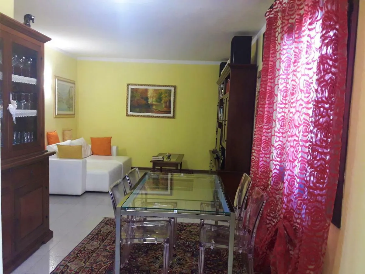 Affittacamere Bamboo Rooms Cartiera Reali Italia